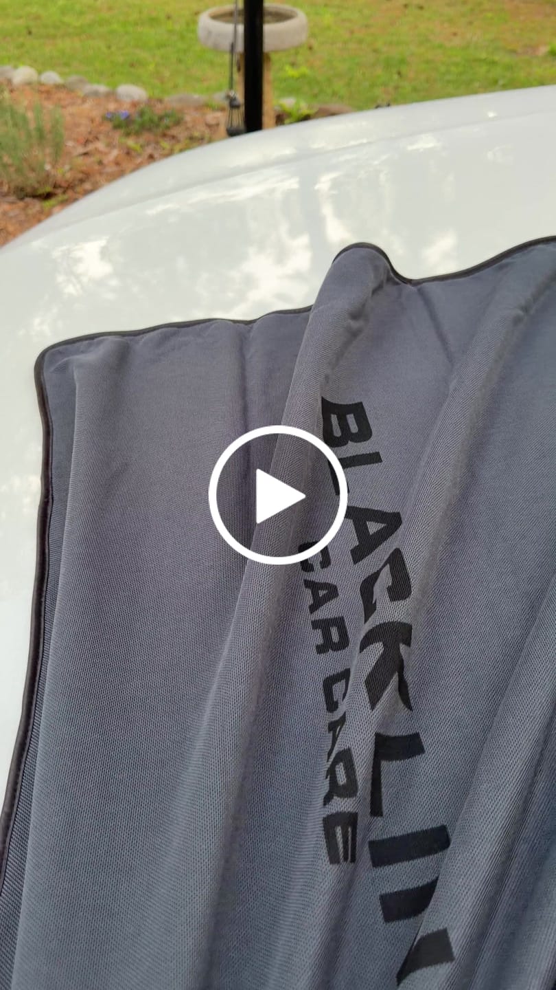 Customer video review of BLACKLINE® SLIM TWISTED-LOOP DRYING TOWEL