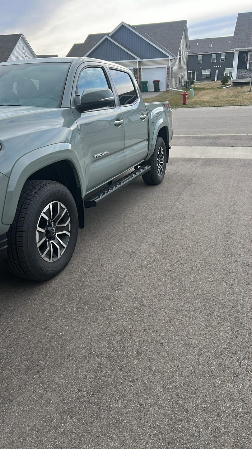 Customer photo review of Rough Country 41009A BA2 Running Boards | Side Step Bars | Double Cab | Toyota Tacoma (05-23)