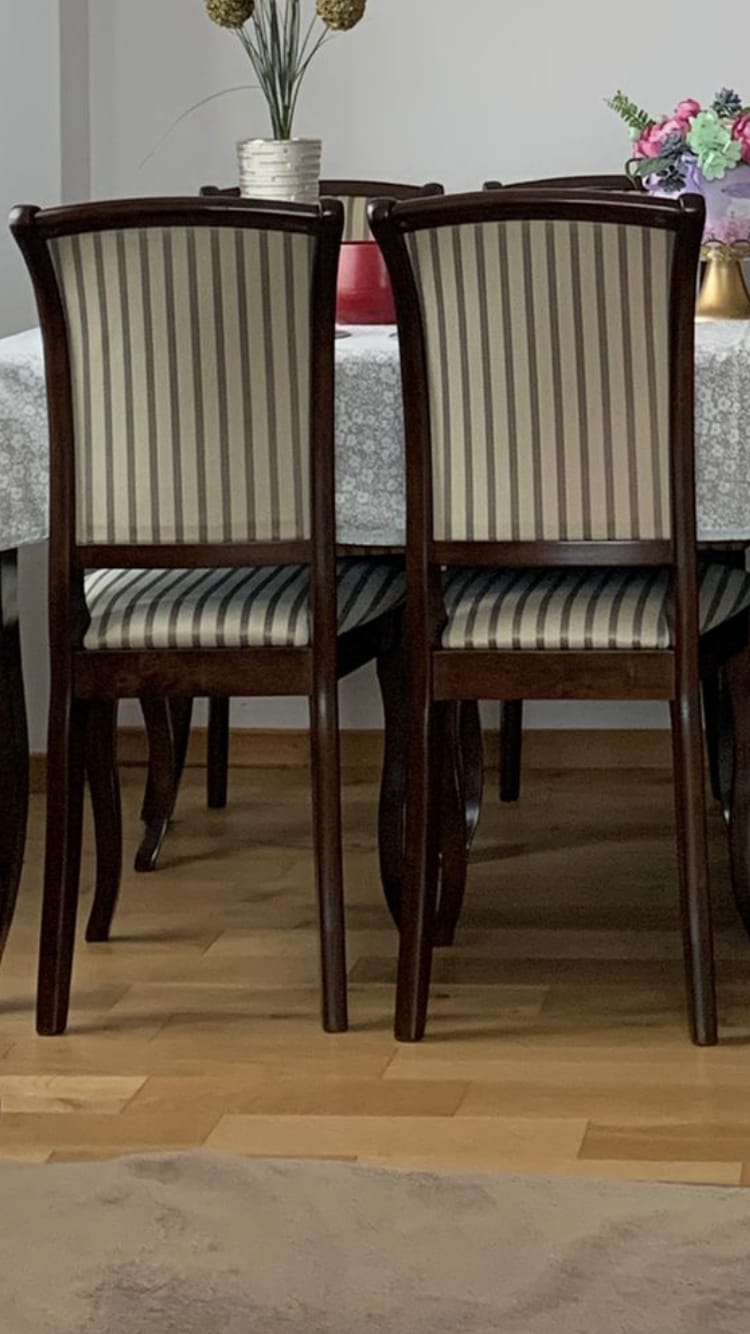 Customer photo review of Scaun vintage bucatarie MN-SC, bej lucios/nuc inchis, stofa/lemn, 45x42x96 cm