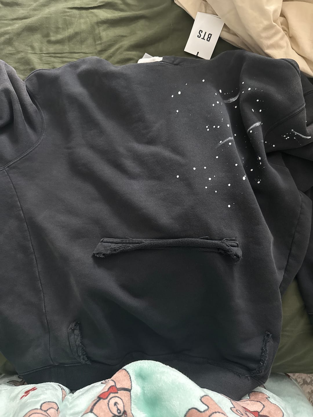 Customer photo review of [2ND PRE-ORDER] BTS - ARIRANG OFFICIAL MD HOODIE BLACK