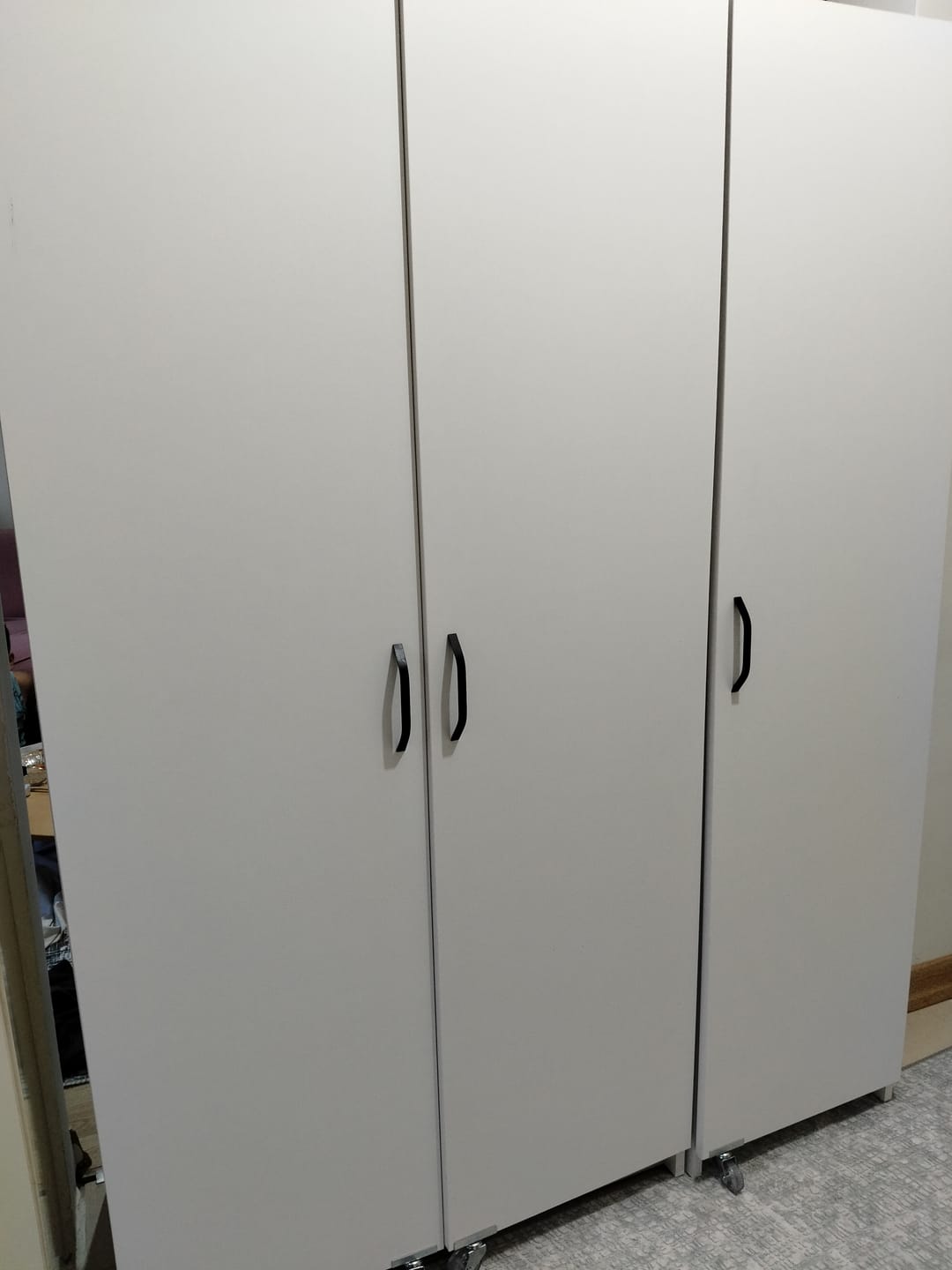 Customer photo review of Rani JE109 Çok Amaçlı Dolap Tekerlekli Üç Kapaklı Kiler Erzak Mutfak Dolabı Beyaz