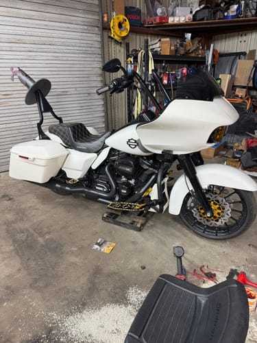 Customer photo review of HR3 Bonneville Salt Pearl Mid-Frame Air Deflectors For Harley Touring and Trike Models 09-24