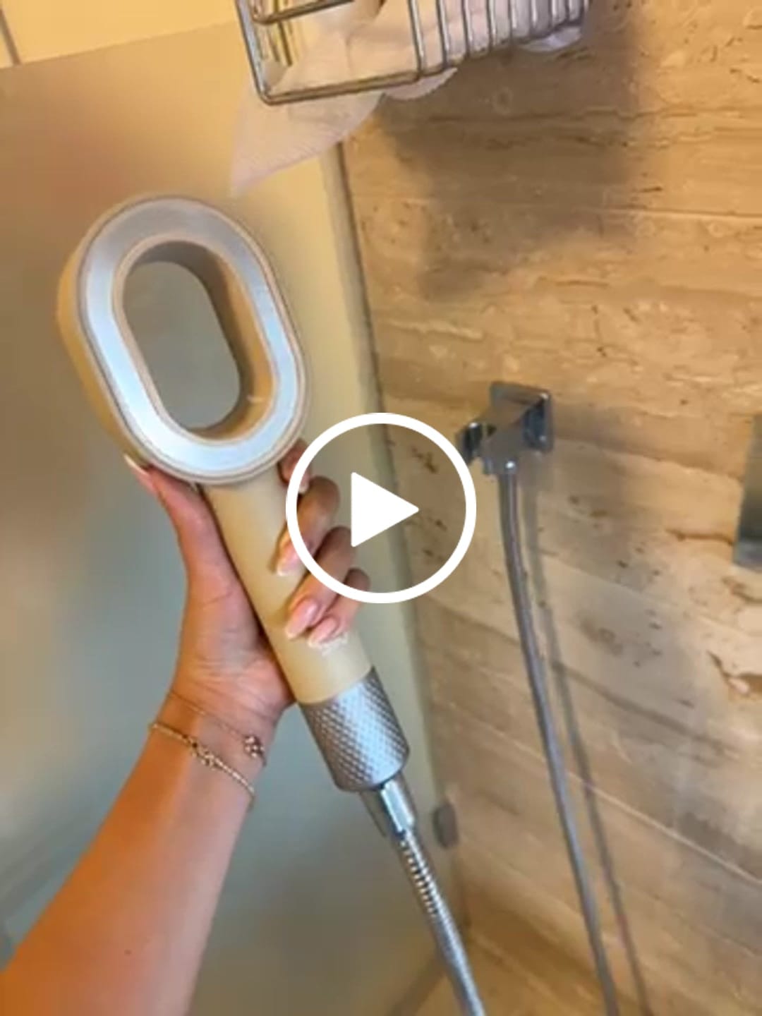 Customer video review of Q head