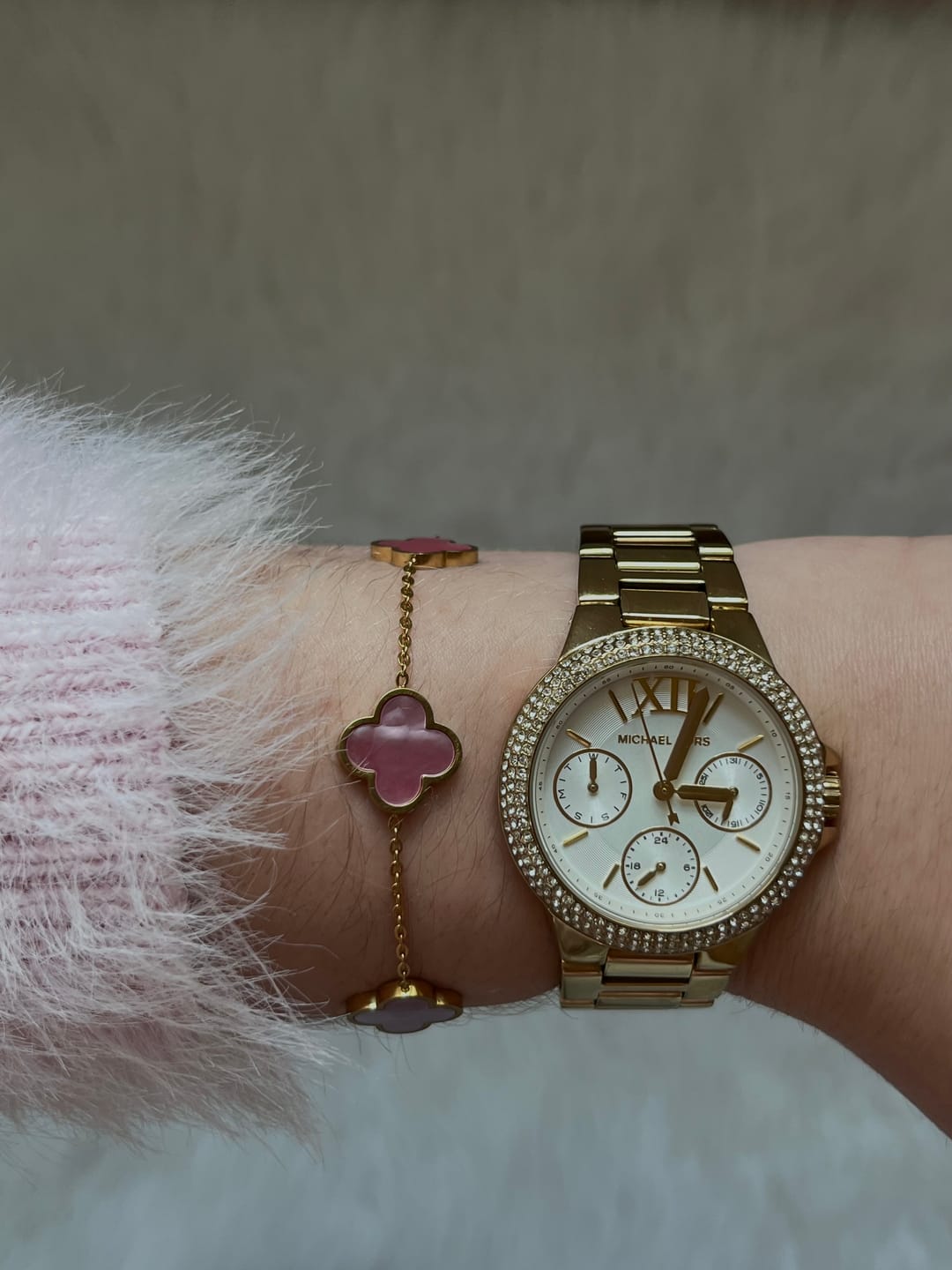 Customer photo review of Rosa Perlmutt Clover Armband | 18K vergoldet