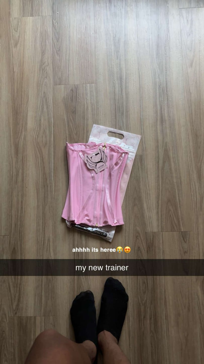 Customer photo review of 2002 Ultra Snatching Waist Trainer