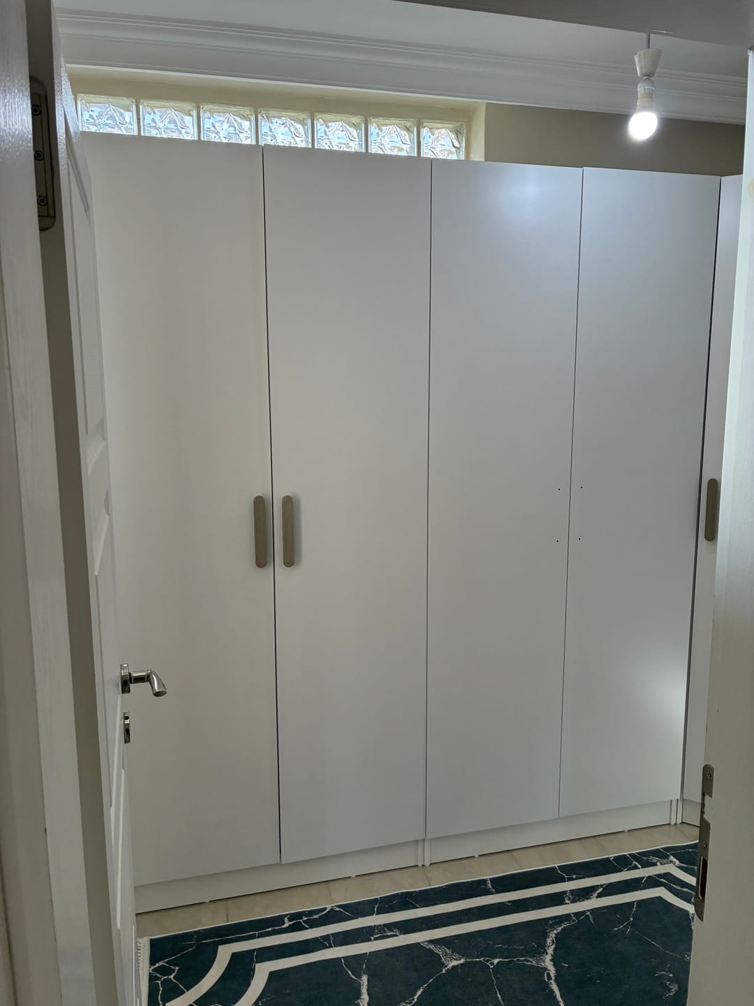 Customer photo review of Rani BA152 Geniş Köşe Gardırop Elbise Dolabı 6 Kapaklı 16 Raflı 3 Askılı Modüler Dolap Beyaz