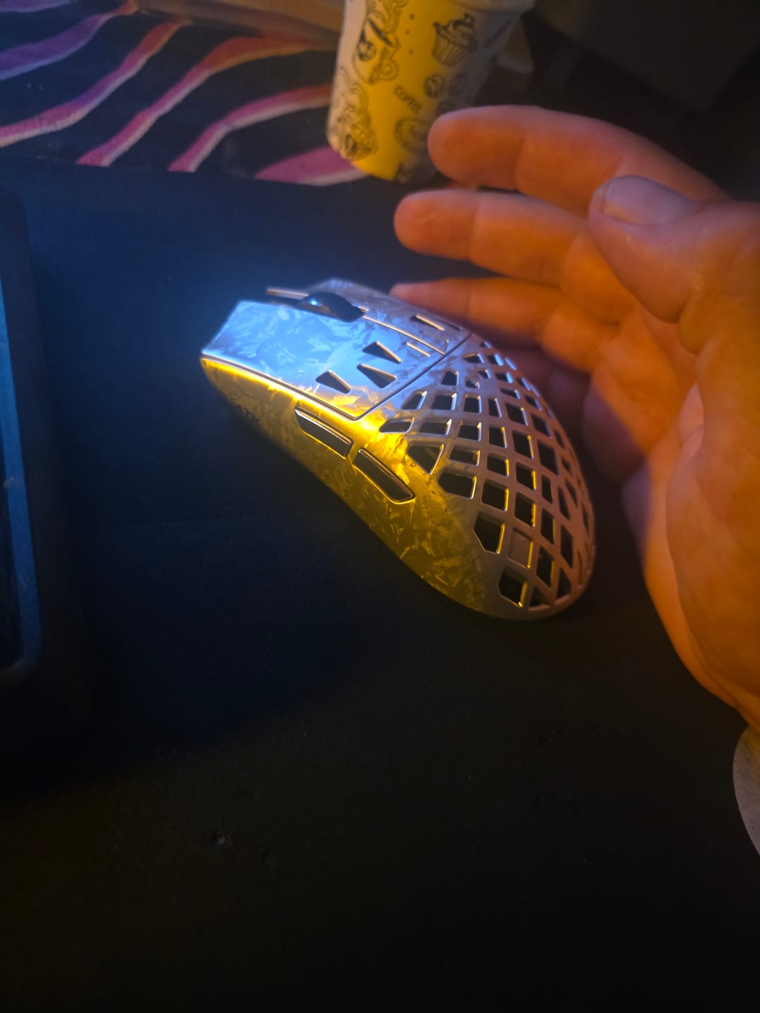 Customer photo review of ATK Blazing Sky Ghost Karbon Fiber Wireless Mouse