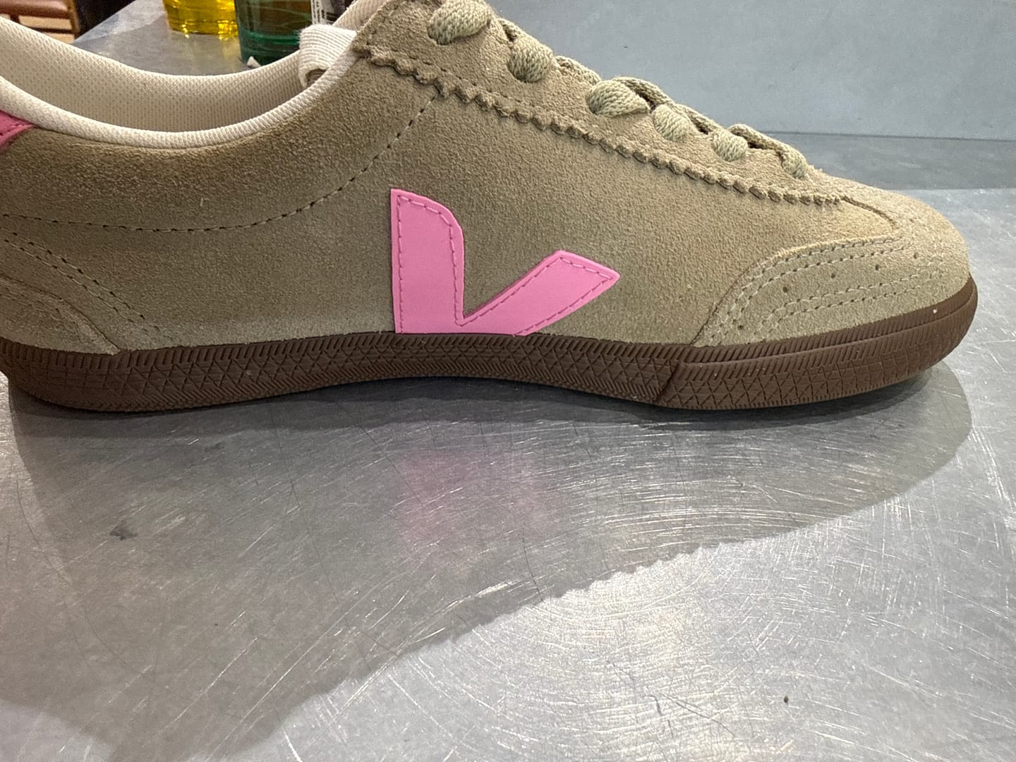 Customer photo review of סניקרס לנשים Volley Suede