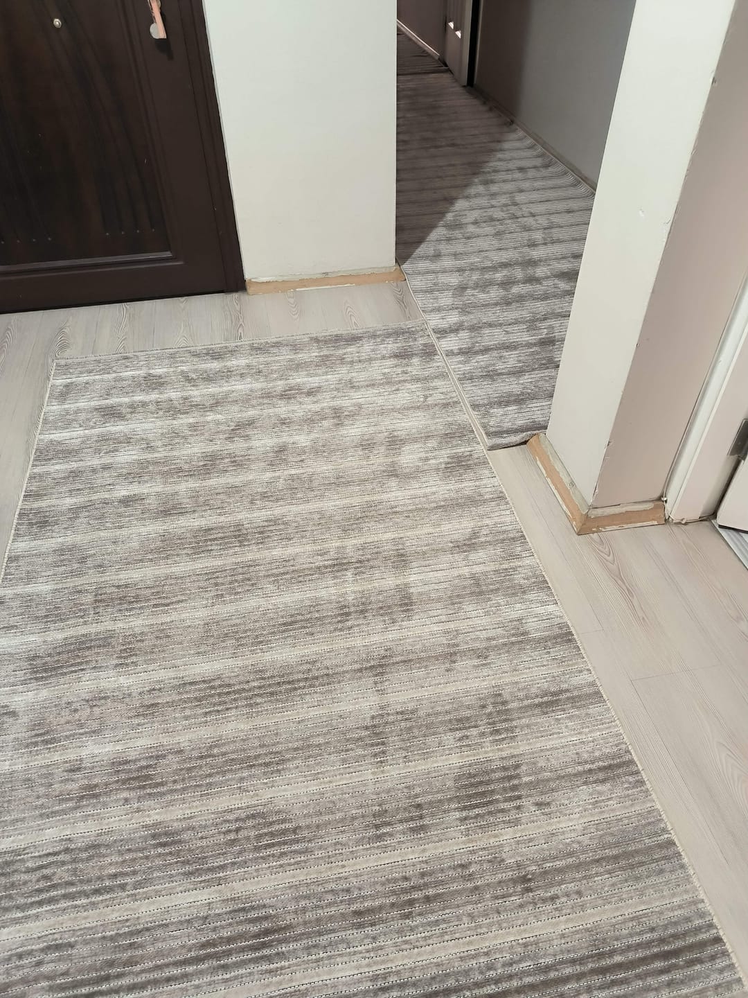 Customer photo review of Gri Vizon Düz Geometrik Triko Halı | Toz Vermez