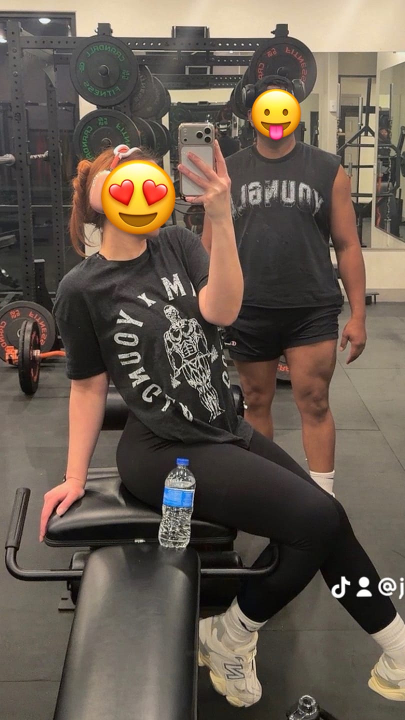 Customer photo review of 4206 - Gold's Gym Heather Tees
