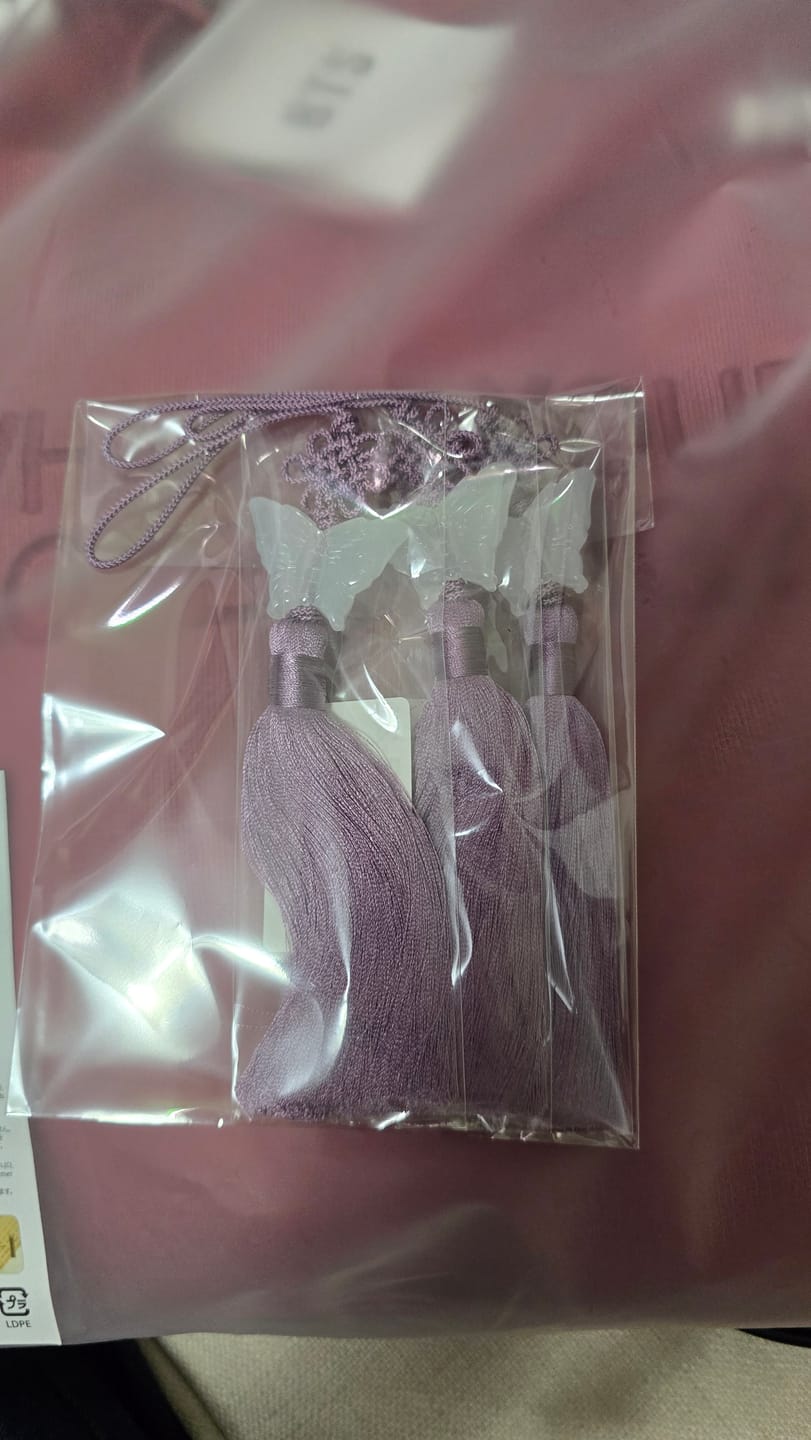 Customer photo review of BTS ARIRANG CONCERT FAN-LOOK TASSEL NORIGAE