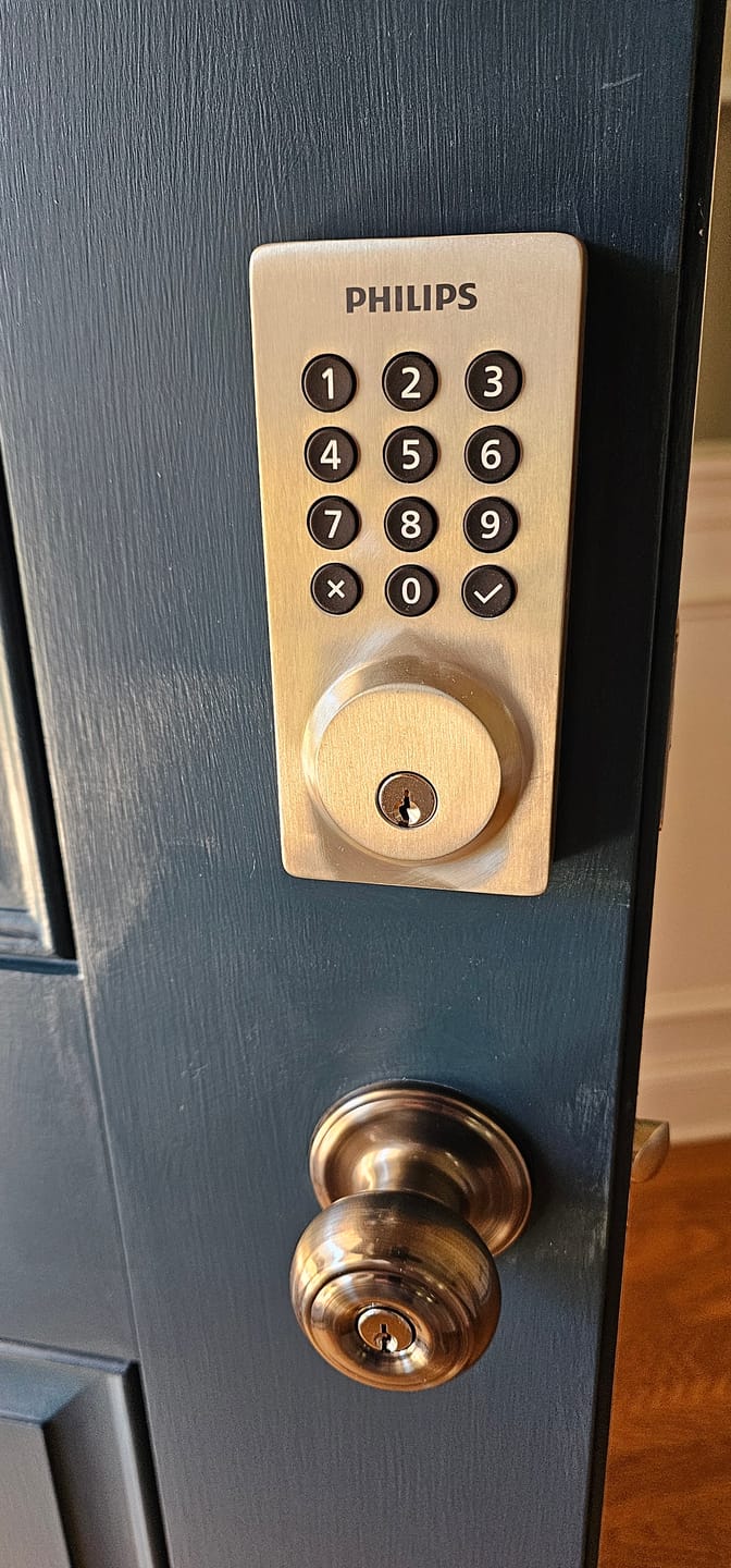 Customer photo review of Philips 4200 Series Built-in Wi-Fi Keypad Smart Deadbolt