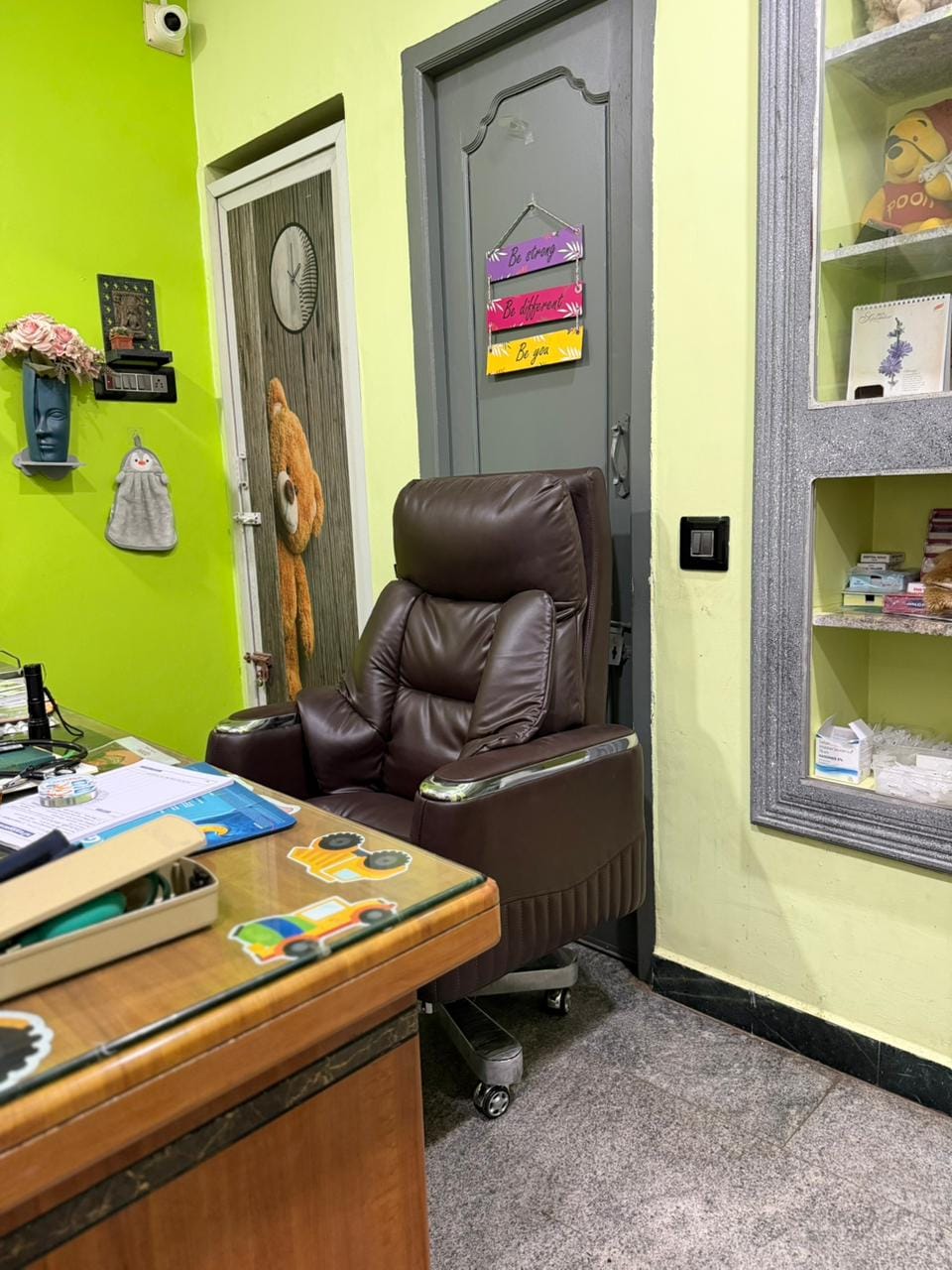 Customer photo review of Ettorez MAGNUS Premium Leatherette Office Recliner