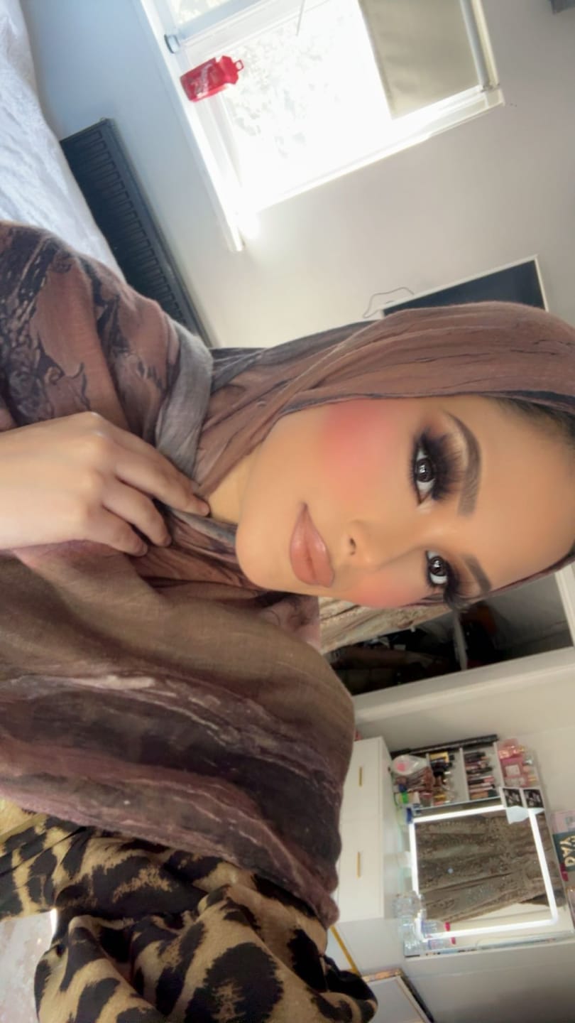 Customer photo review of P.Louise Mega Mood Lashes