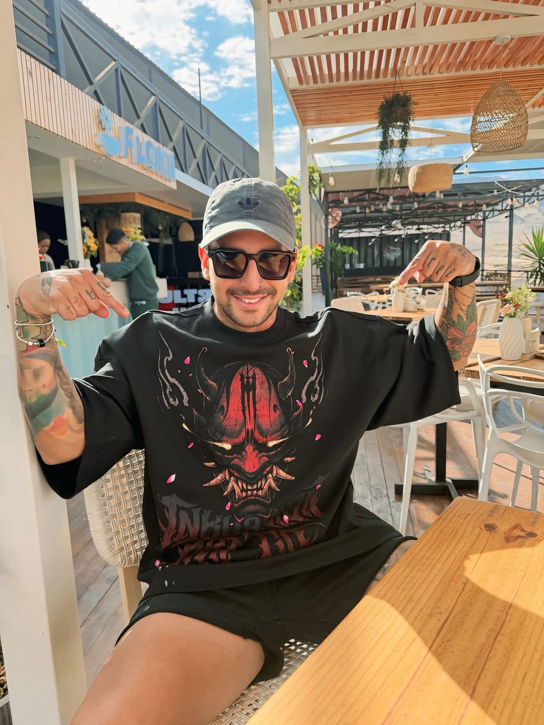 Customer photo review of POLERA BLACK LETTER ART CO.