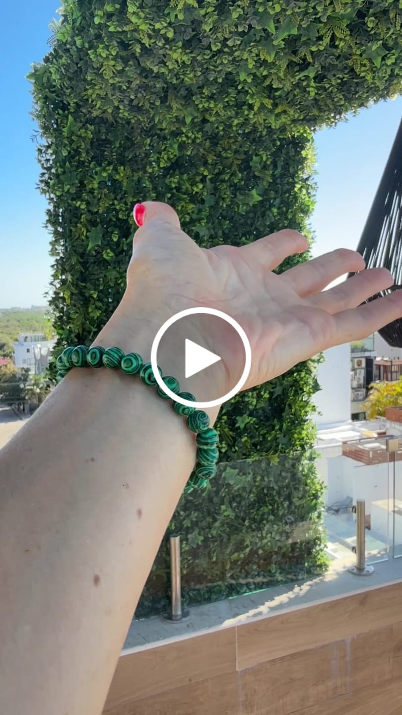Customer video review of Malachit Armband Naturstein – Symbol für Wandel & Stärke | JUWELANDA®