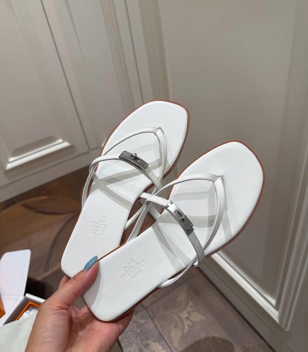 Customer photo review of HM 26ss Kelly Sliver Buckle Slipper White Calfskin 607159