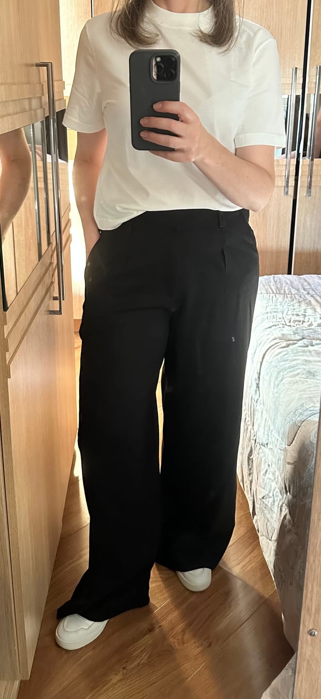 Customer photo review of Calça Pantalona Graviola Preta