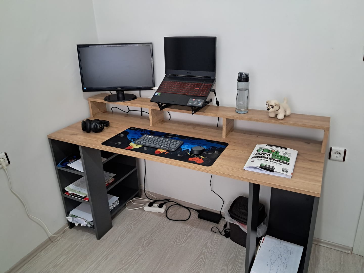 Customer photo review of Rani HA110 Raflı Oyuncu Bilgisayar Masası 160 Cm Çalışma Masası Sepet Ceviz - Antrasit