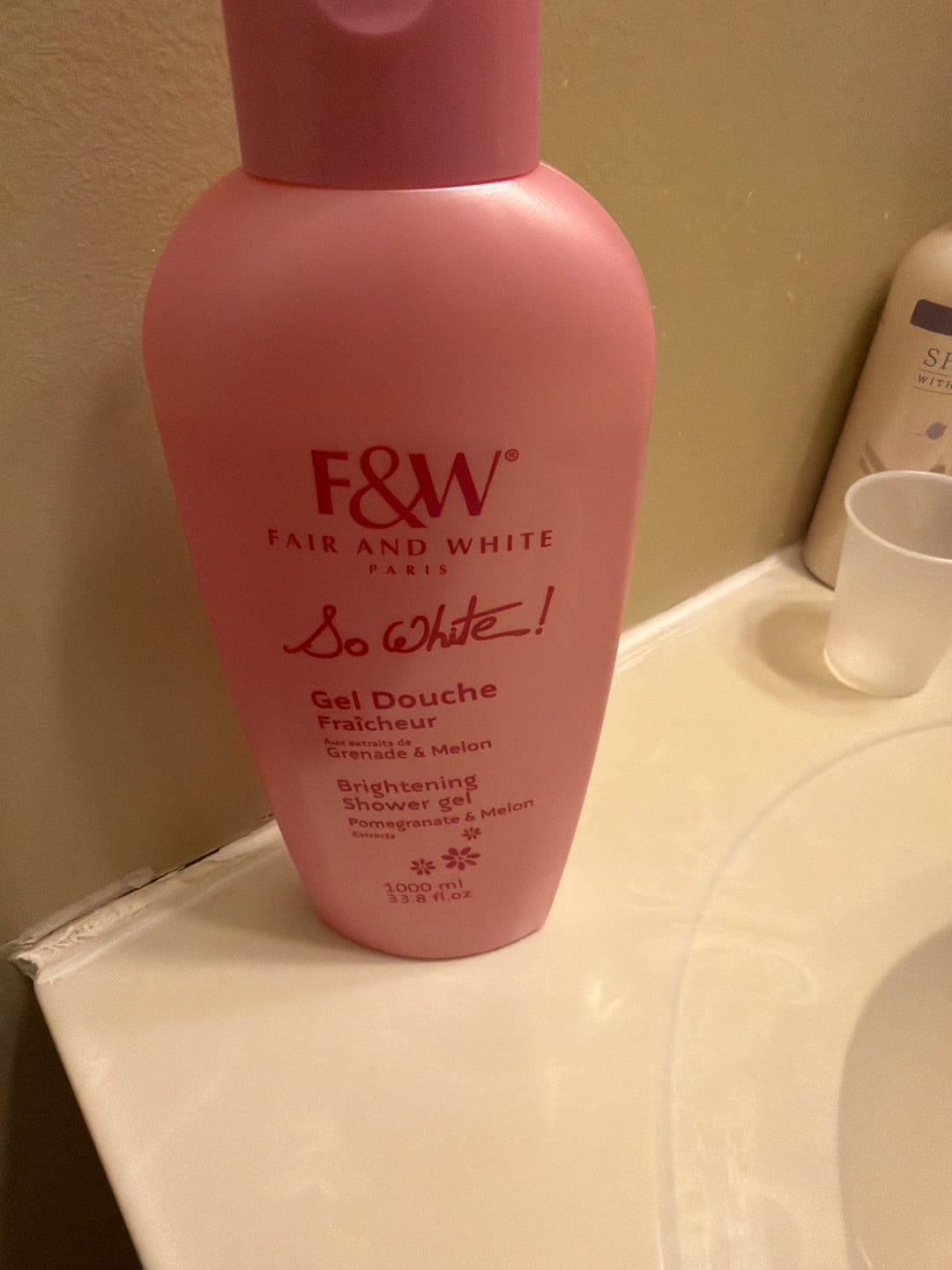 Customer photo review of Fair And White So White Brightening Shower Gel 1000ml / 33.8 fl oz