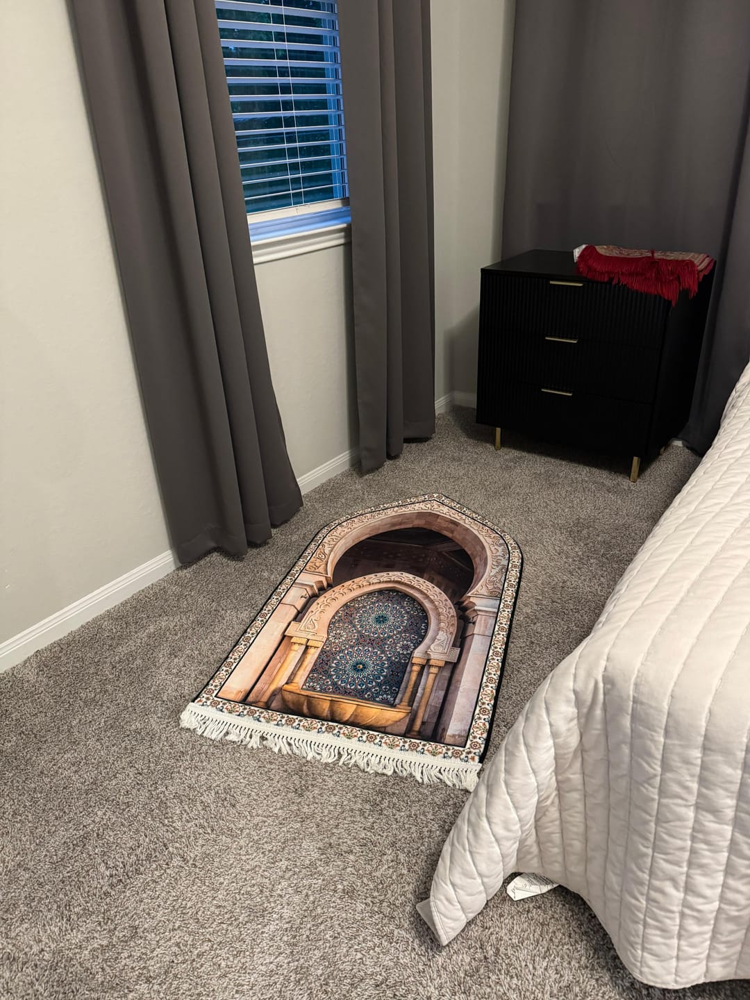 Customer photo review of 3D Mihrab Premium Padded Prayer Mat