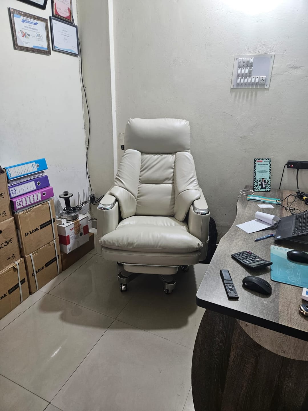 Customer photo review of Ettorez MAGNUS Premium Leatherette Office Recliner