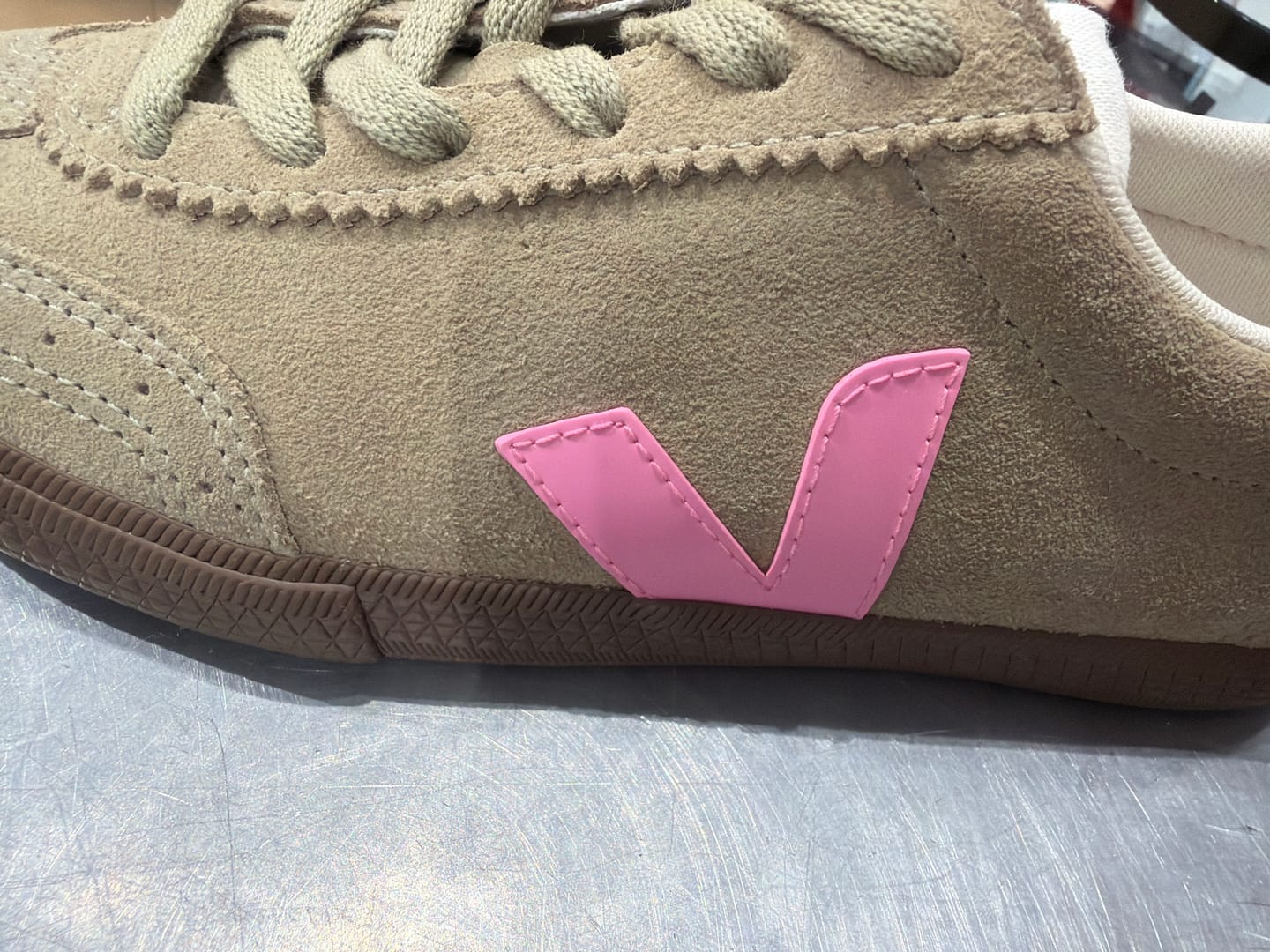 Customer photo review of סניקרס לנשים Volley Suede