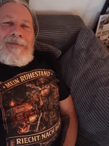 Customer photo review of Mein Ruhestand riecht nach Benzin - T-Shirt für echte Originale