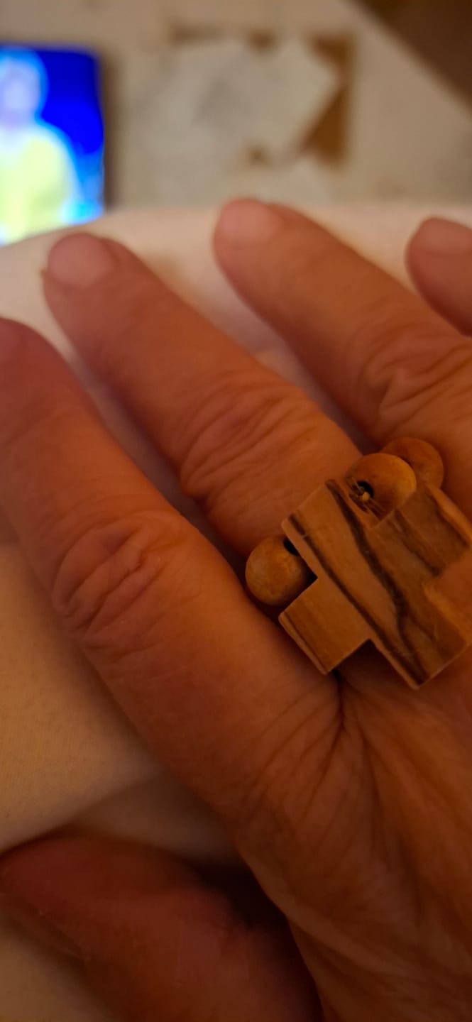 Customer photo review of Personalisierter Olivenholz Schutzengel Handschmeichler mit Gravur