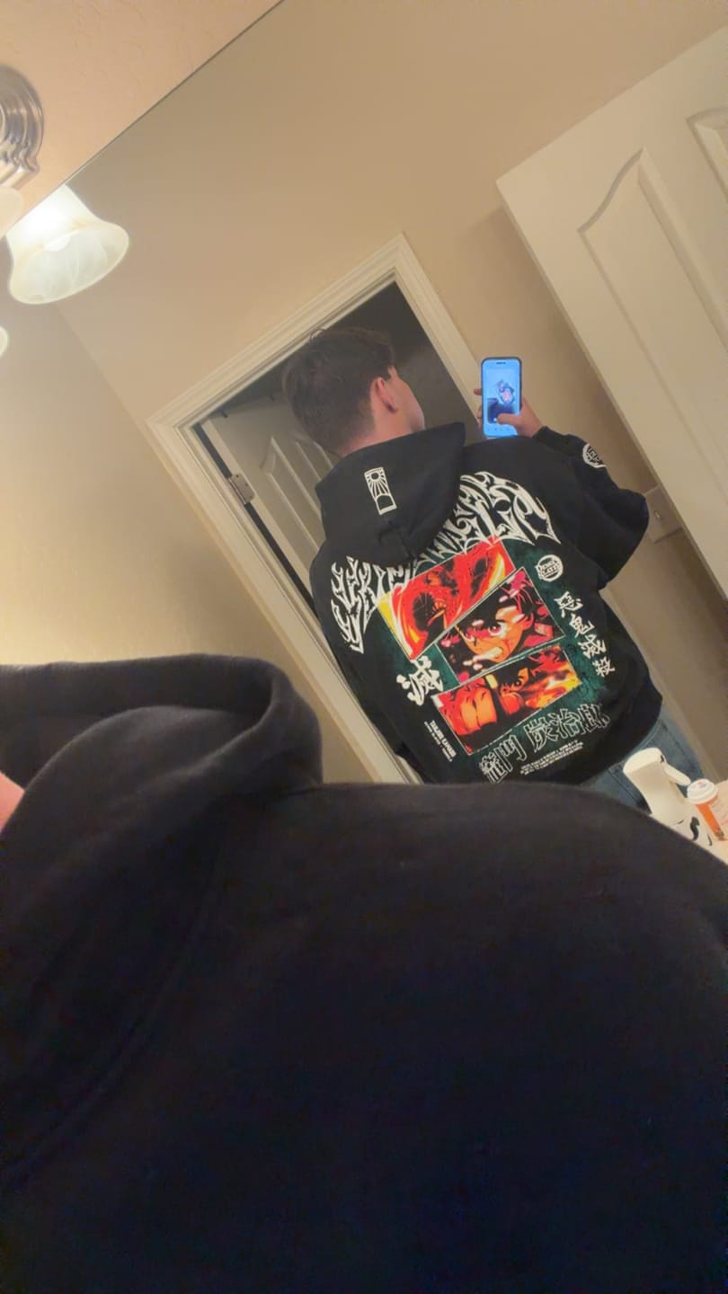 Customer photo review of 5068 - Demon Slayer: Kimetsu no Yaiba - Hoodies