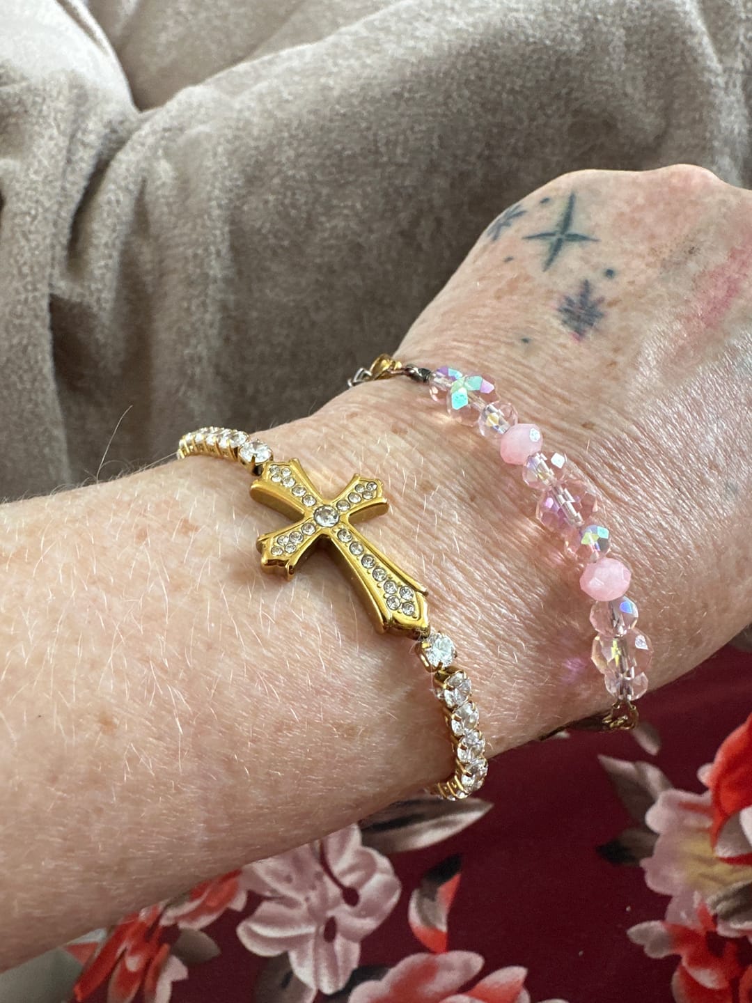 Customer photo review of FREE Today: 2-Color Elegant Zircon-Encrusted Cross Bracelet: A Symbol of Divine Grace & Elegance