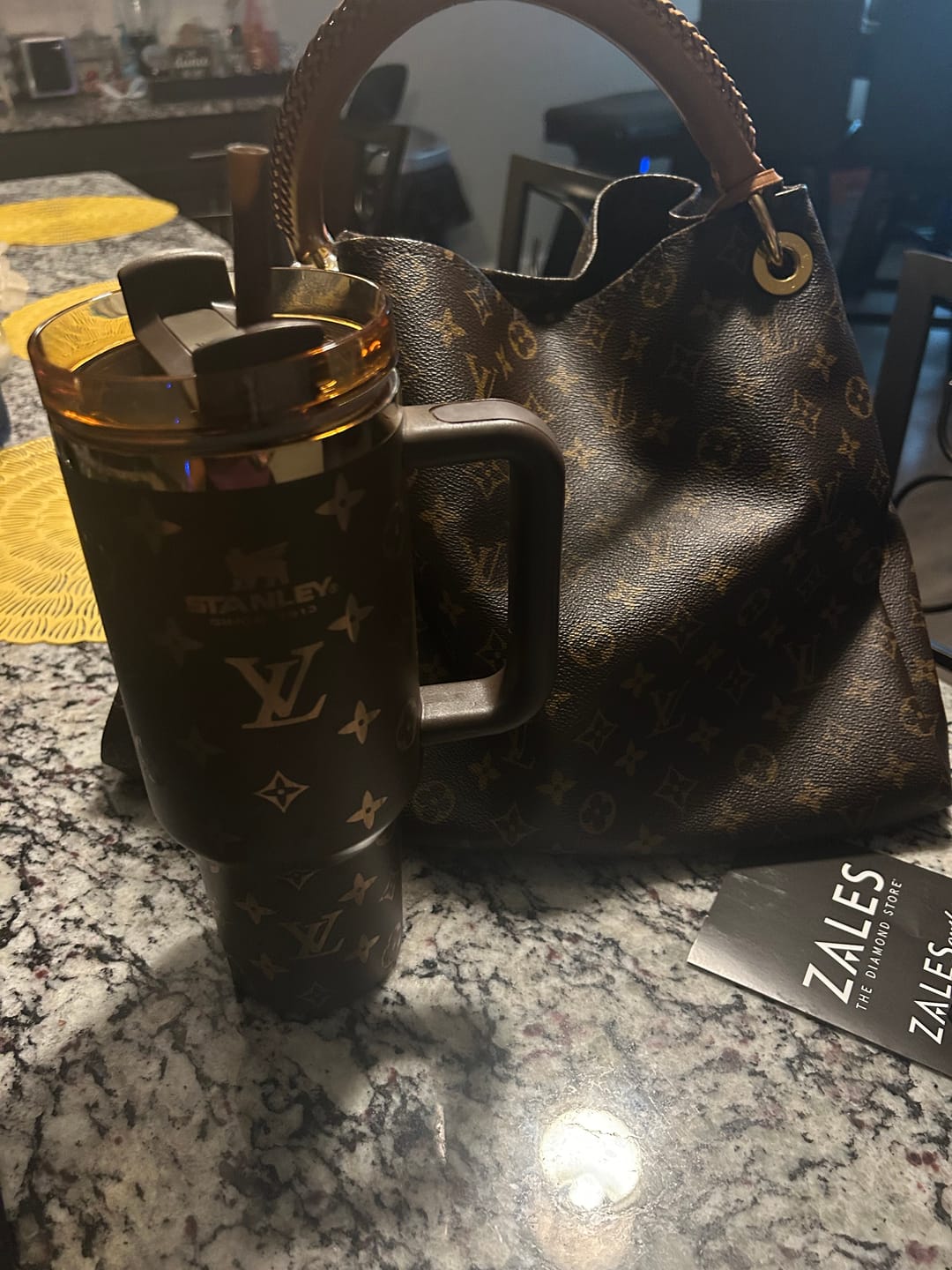 Customer photo review of Designer Holographic In-Car Insulated Cup 40OZ Free shipping by✈️✈️✈️