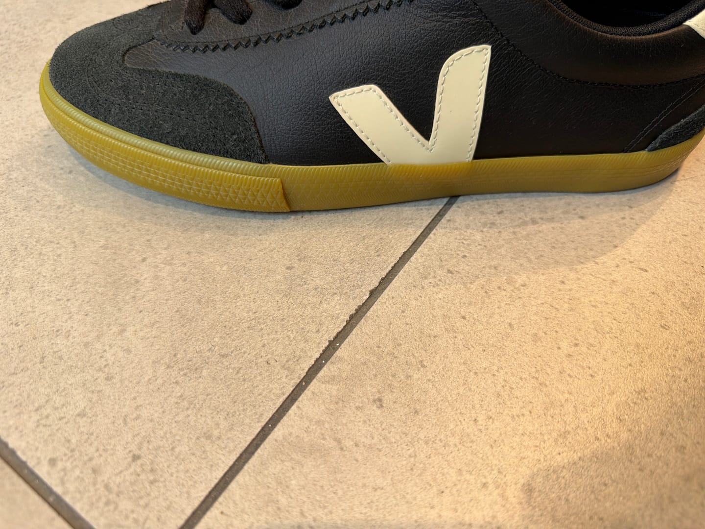 Customer photo review of סניקרס קנבס לנשים Volley