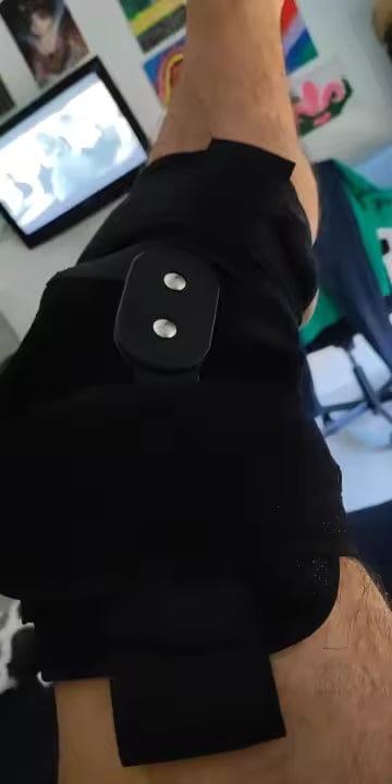 Customer photo review of Prothèse orthopédique genou avec renfort articulé