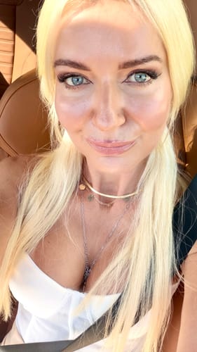 Customer photo review of Infinaluxe Pre-Glued Lash Extensions