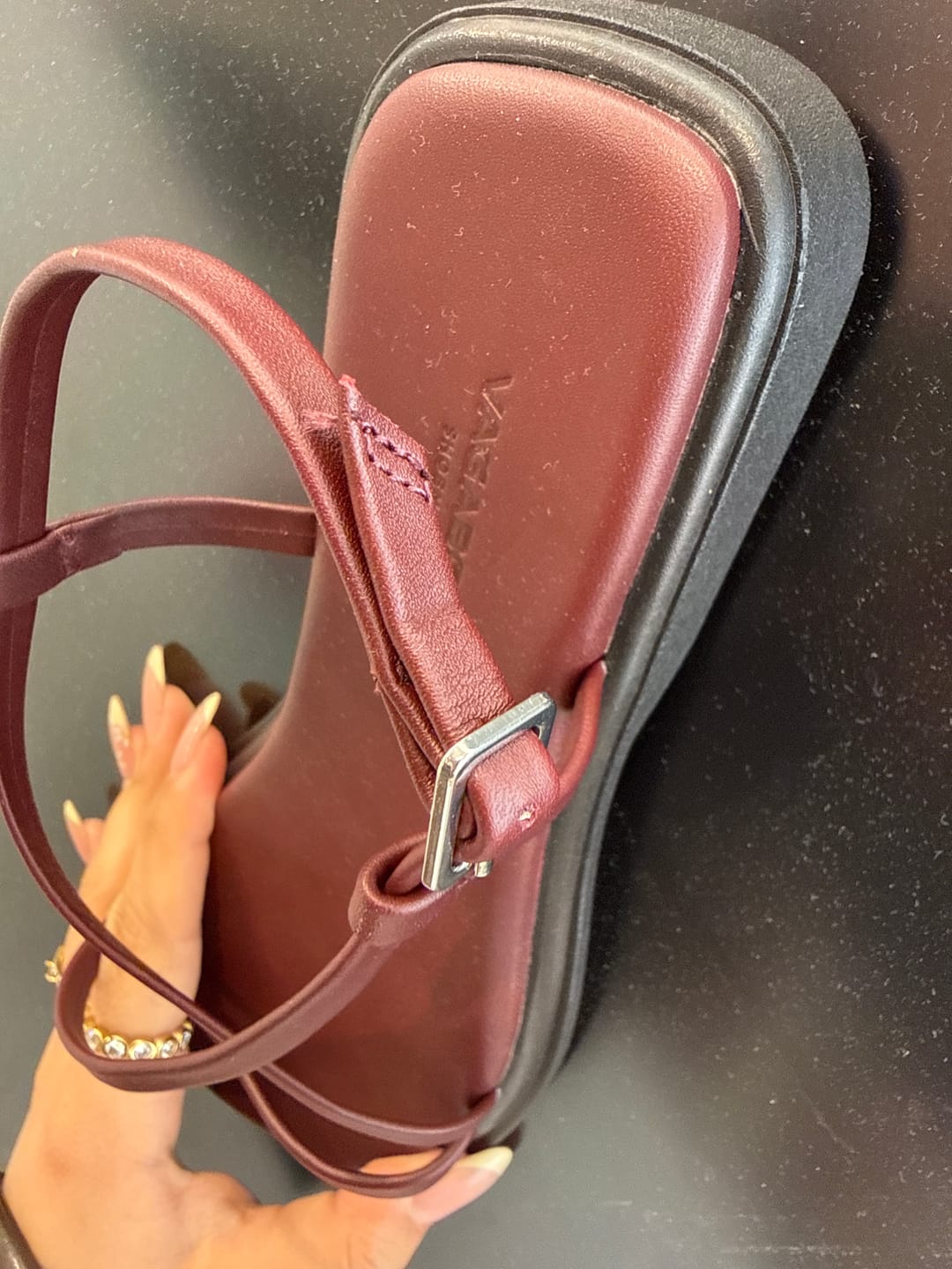 Customer photo review of סנדלי רצועות לנשים Izzy