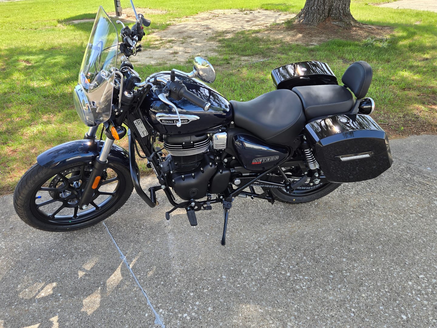 Customer photo review of 24L - Ironclad Quick-Mount Medium Royal Enfield Meteor 350 Painted Hard Saddlebags