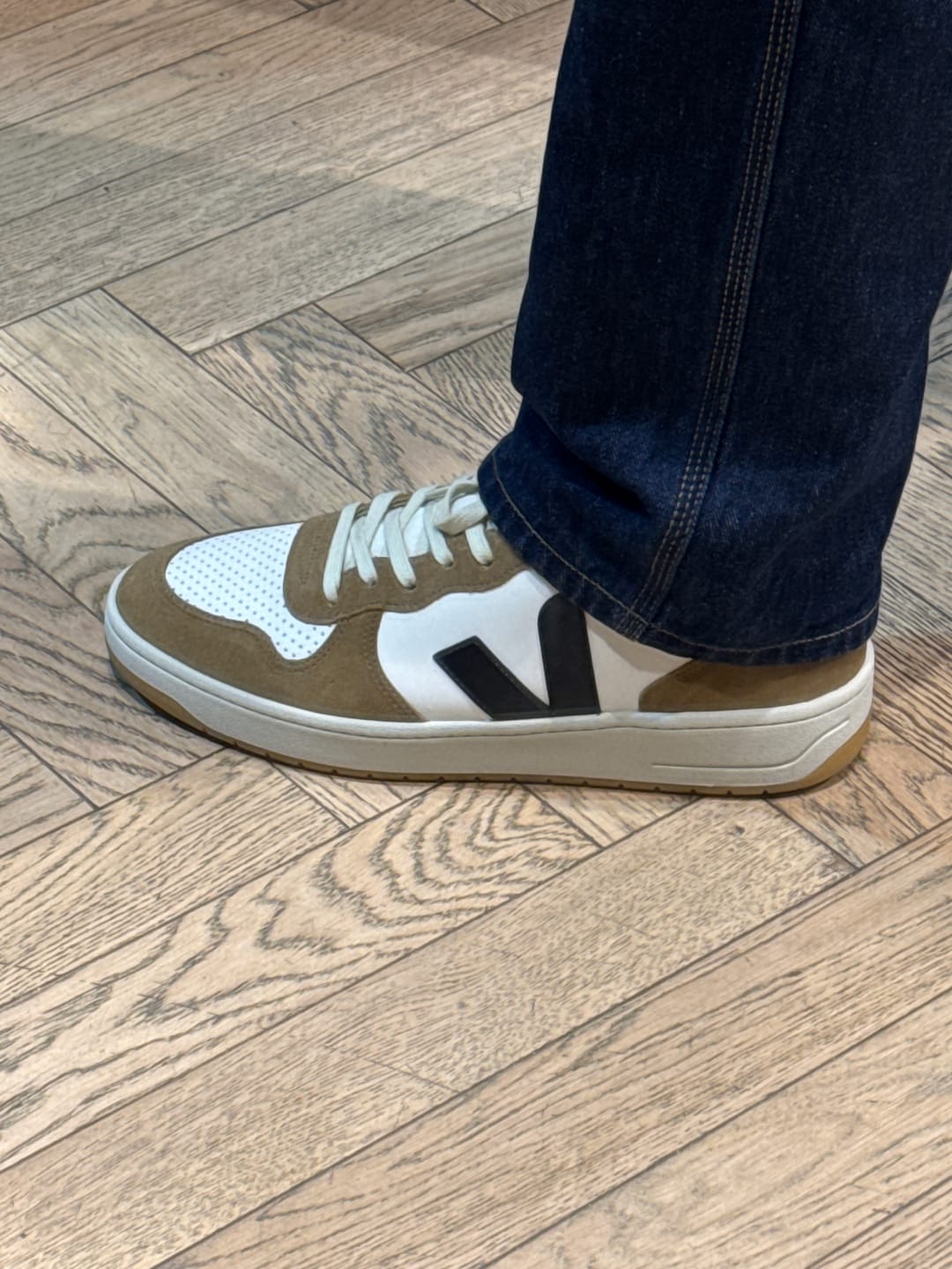 Customer photo review of סניקרס לגברים V-10