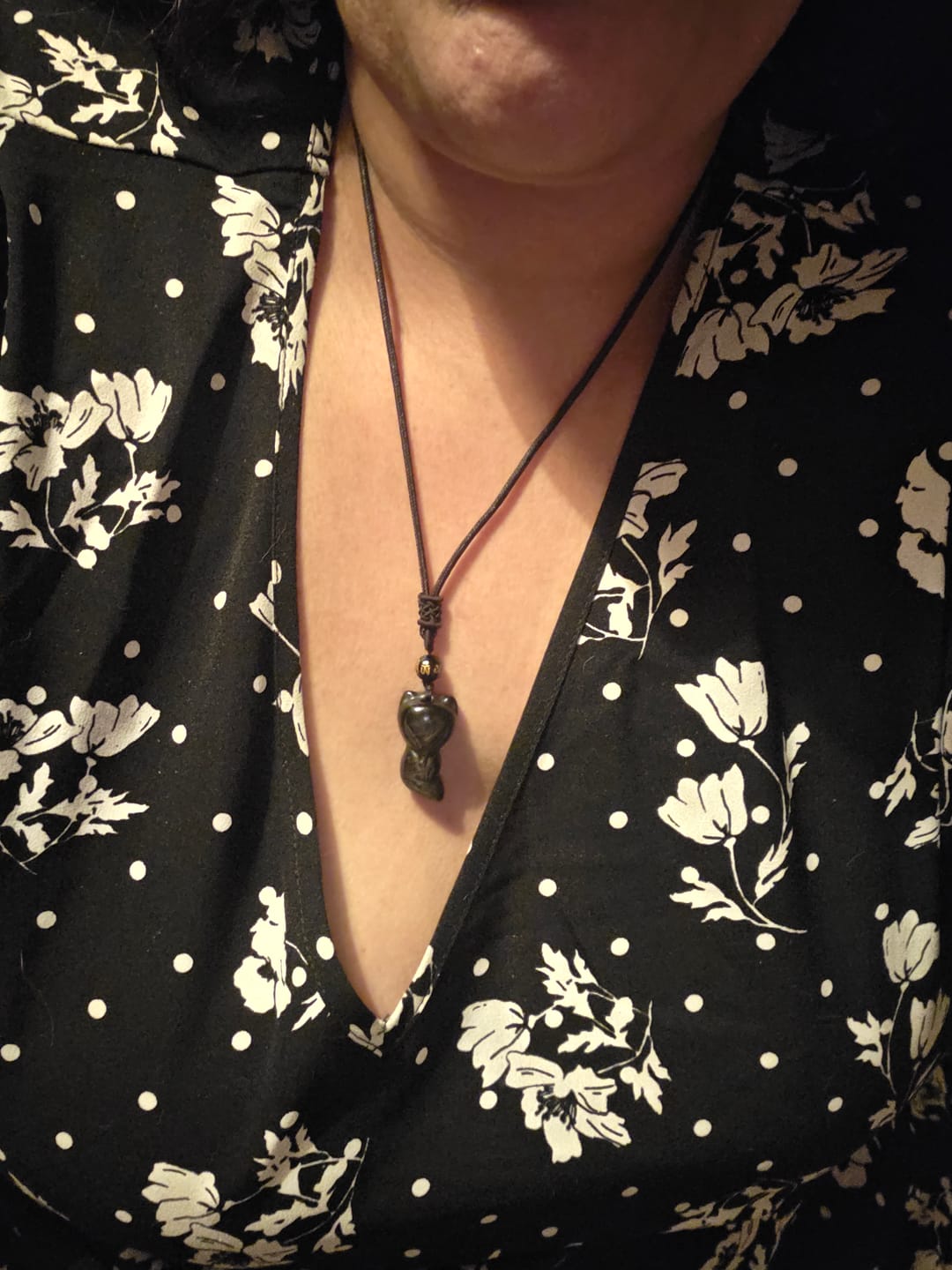 Customer photo review of Pendentif "Renard Sage" en Obsidienne Dorée