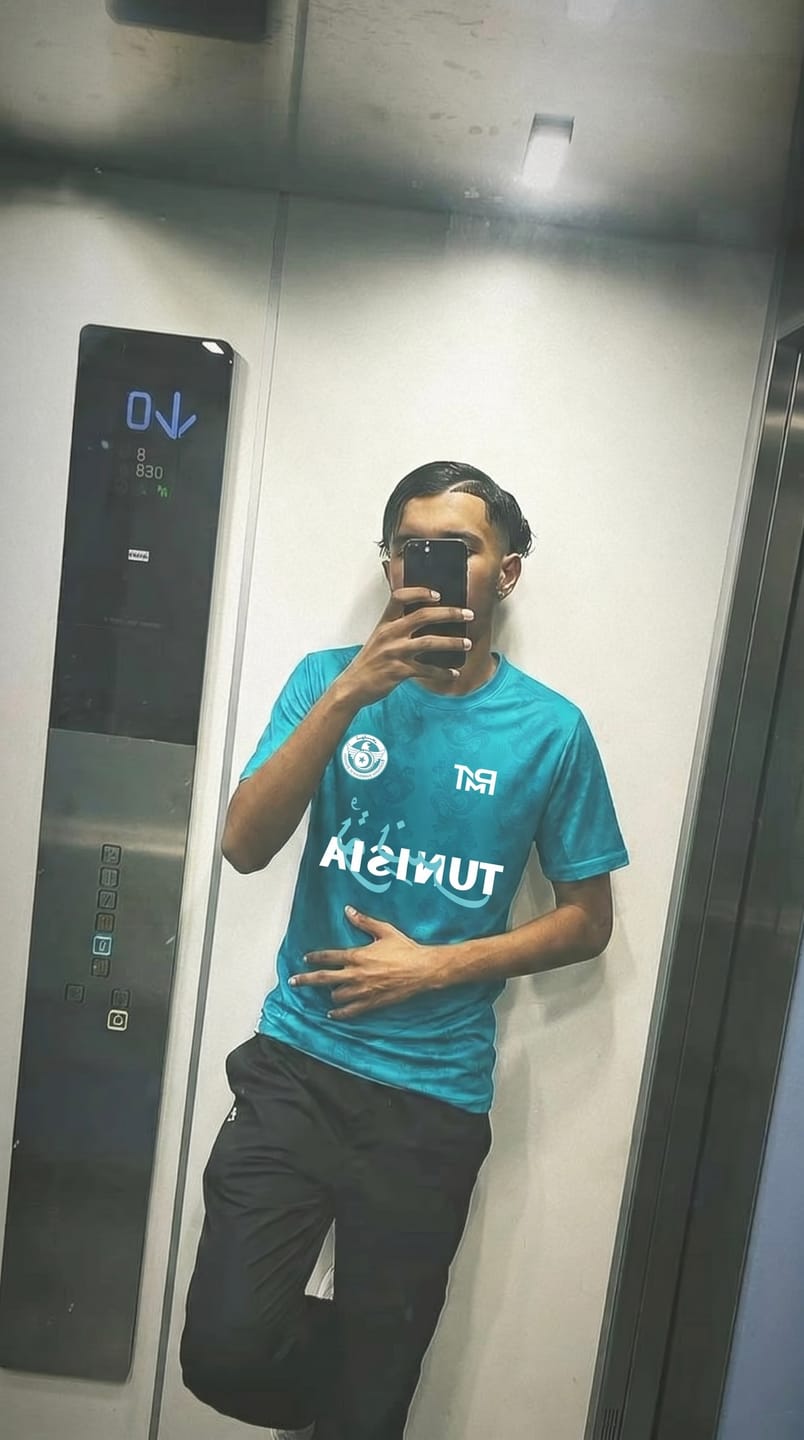 Customer photo review of Tunisia Blue
