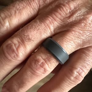 Customer photo review of Men's Tactical Silicone Rings, 9mm Wide 2.5mm Thick Rubber Wedding Bands for Him, Breathable Working Man's Performance Ring