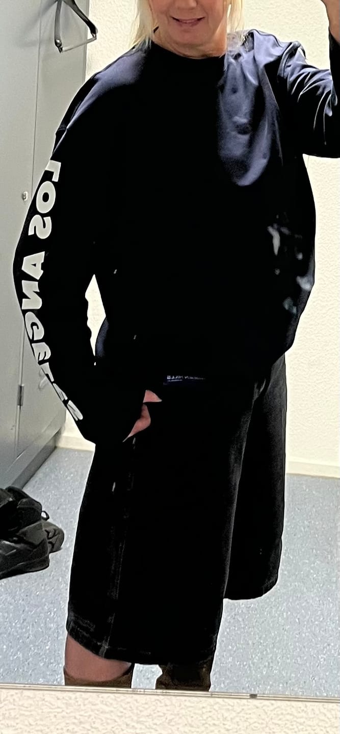 Customer photo review of LONGSLEEVE T-SHIRT NAVY