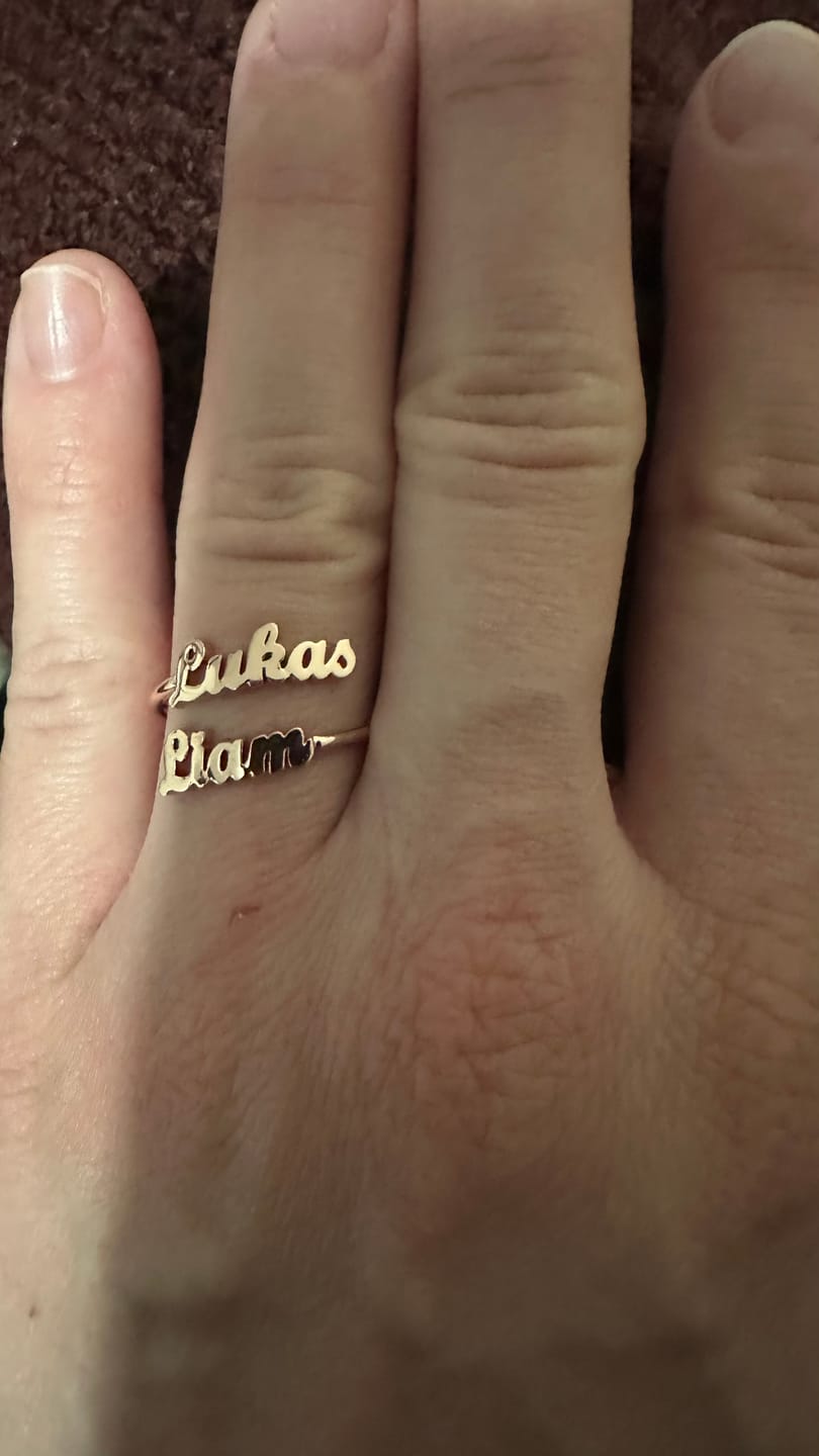 Customer photo review of Ring mit zwei personalisierten Namen