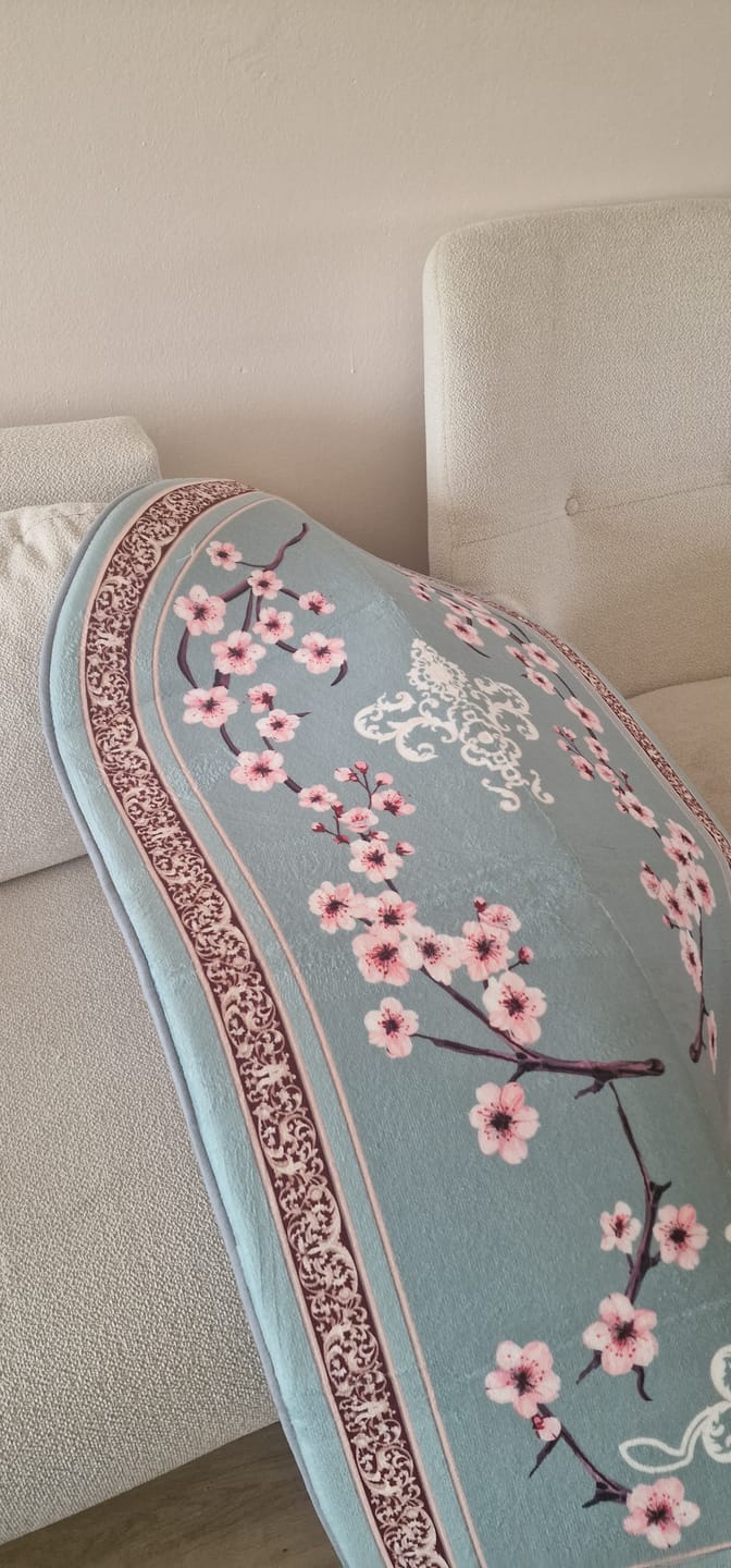 Customer photo review of Zehra Blossom Padded Prayer Mat
