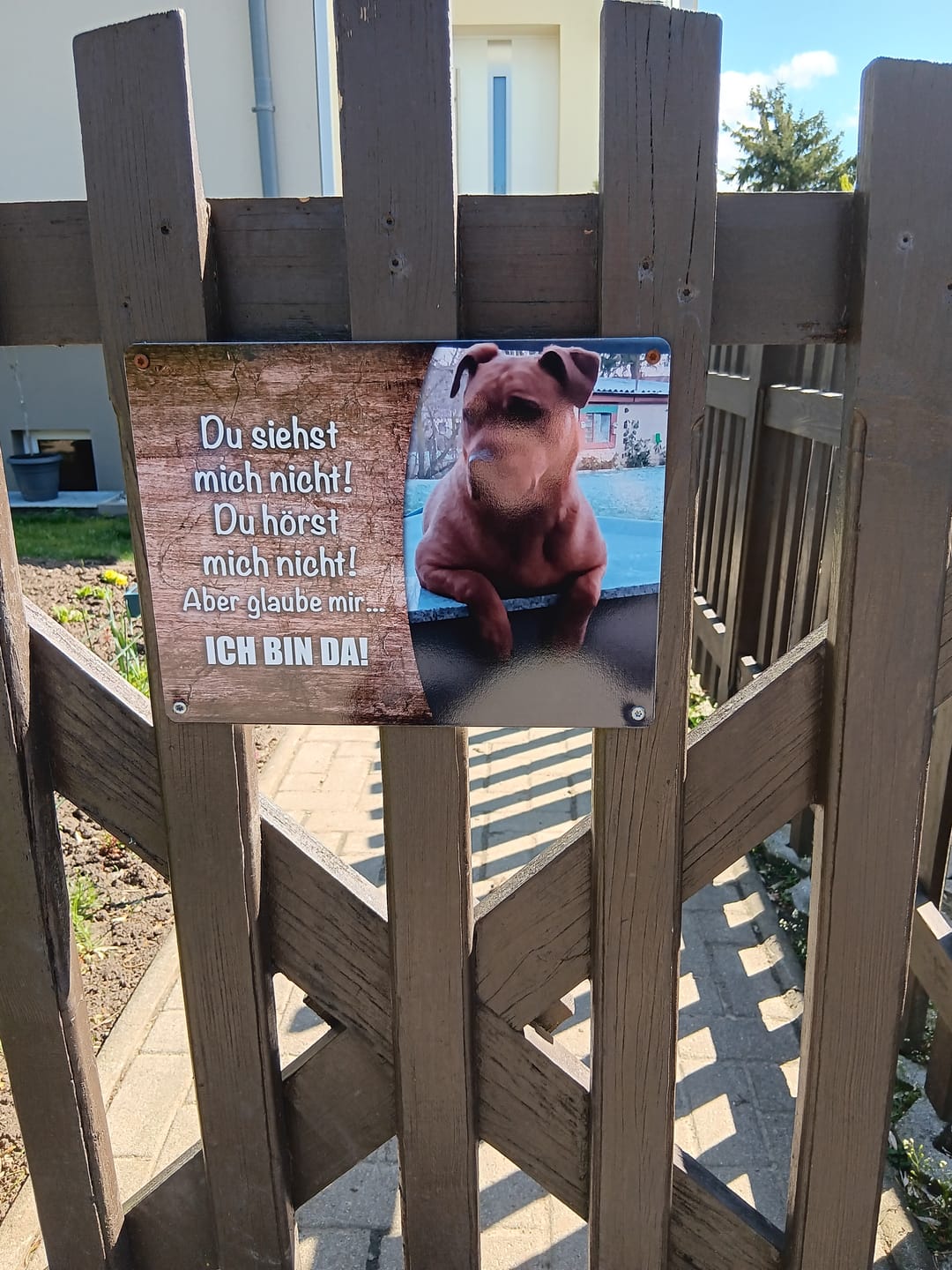 Customer photo review of Hunde-Türschild personalisiert mit Foto & Text (UV- und wetterfest)