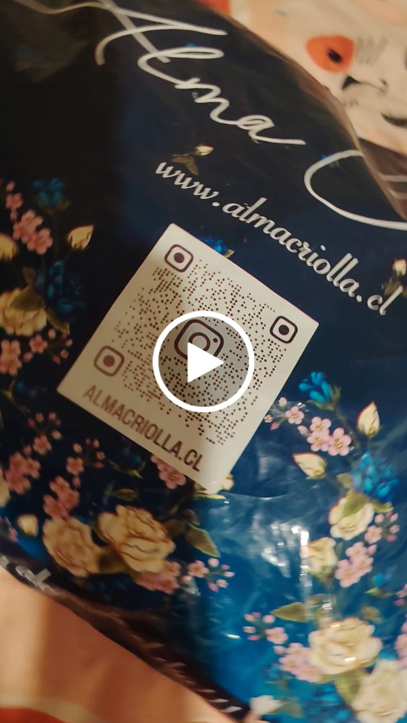 Customer video review of Vestido de China huasa rojo puntos blancos, biestrech