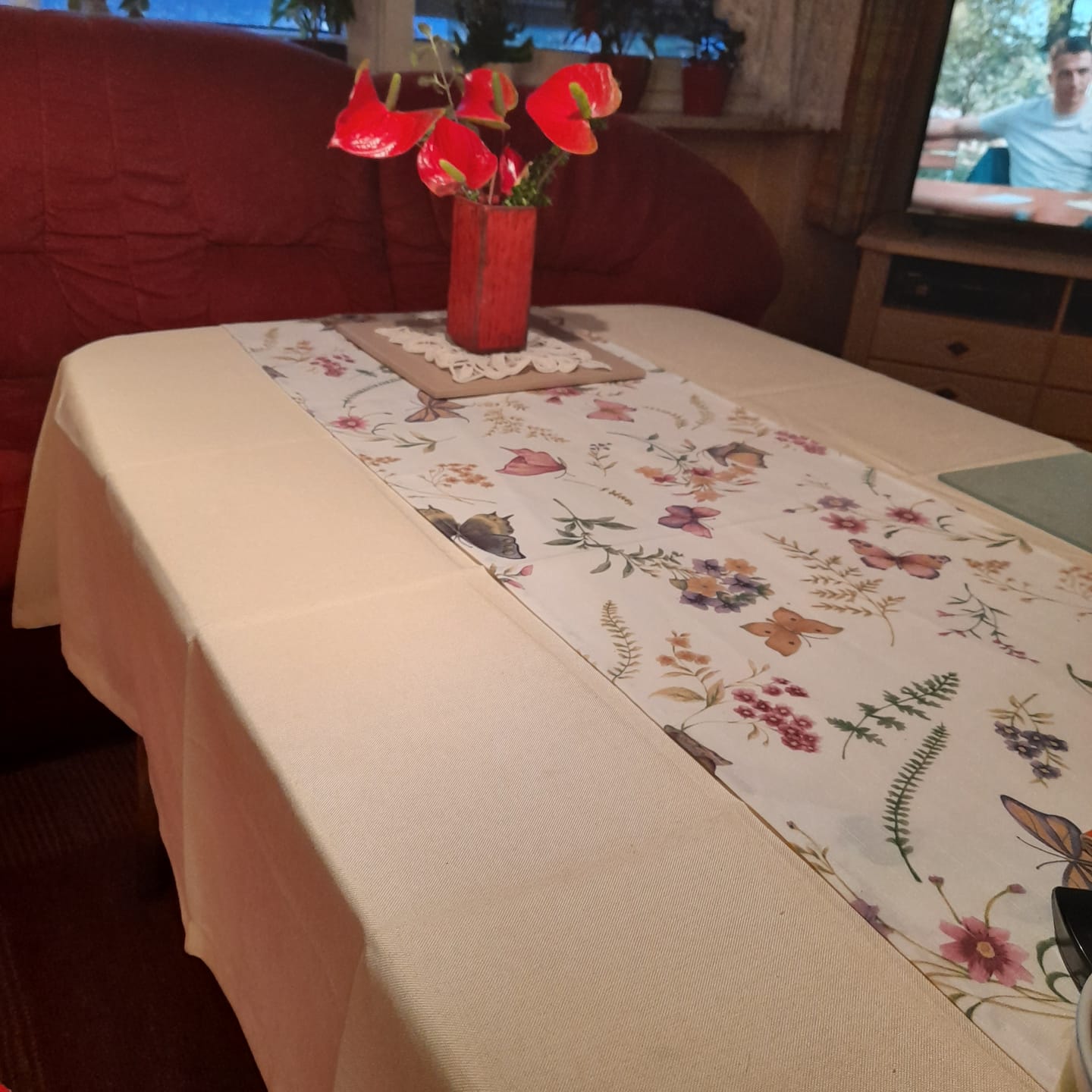 Customer photo review of Leinen Optik Tischdecke eckig champagner