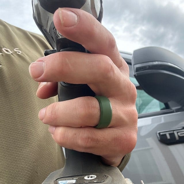 Customer photo review of Men's Tactical Silicone Rings, 9mm Wide 2.5mm Thick Rubber Wedding Bands for Him, Breathable Working Man's Performance Ring