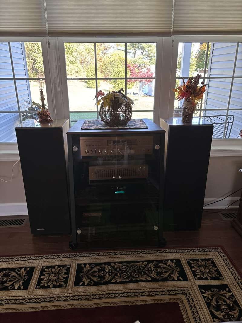 Customer photo review of Eiffel V2 AS07 Enclosed Audio Rack