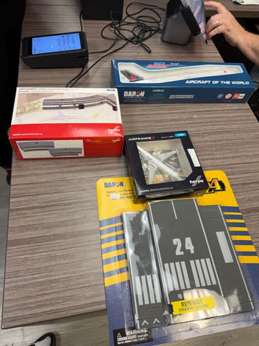 Customer's packaging for the HERPA 2 ROUND DEPARTURE HALLS shown on a table with other model airplane kits.